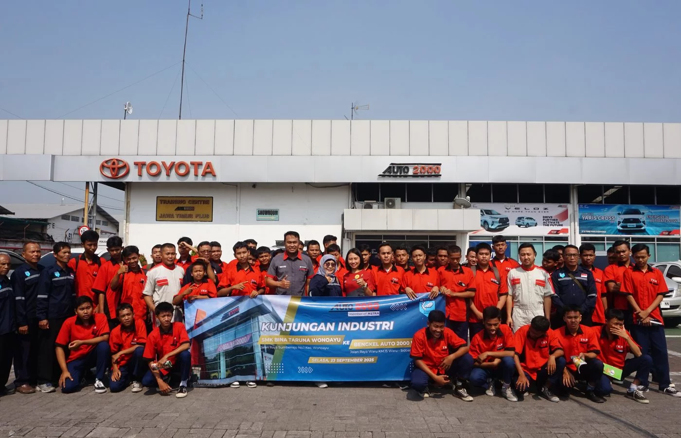 Kunjungan Industri Siswa TKR ke Bengkel Auto 2000 Waru