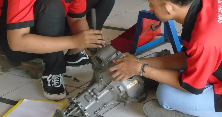 Teknik Kendaraan Ringan (TKR)