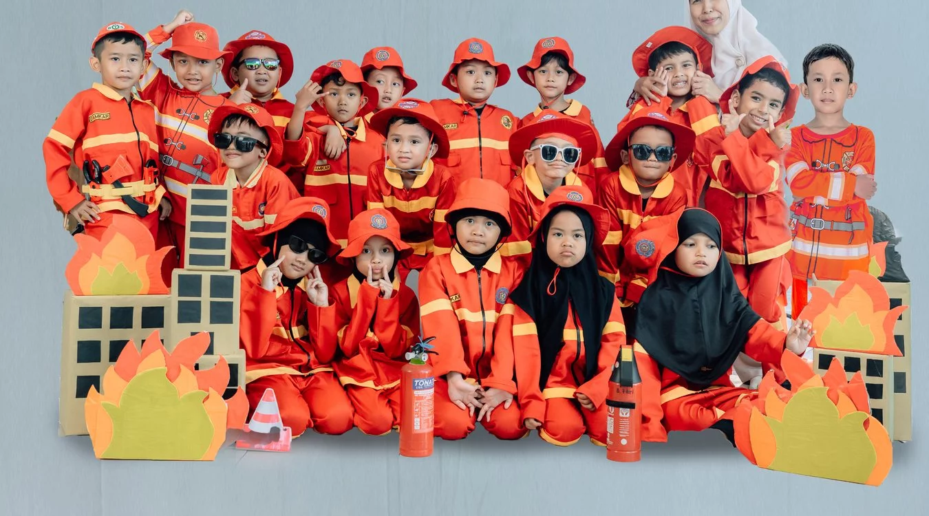 Kelas Fathonah dengan tema pemadam kebakaran