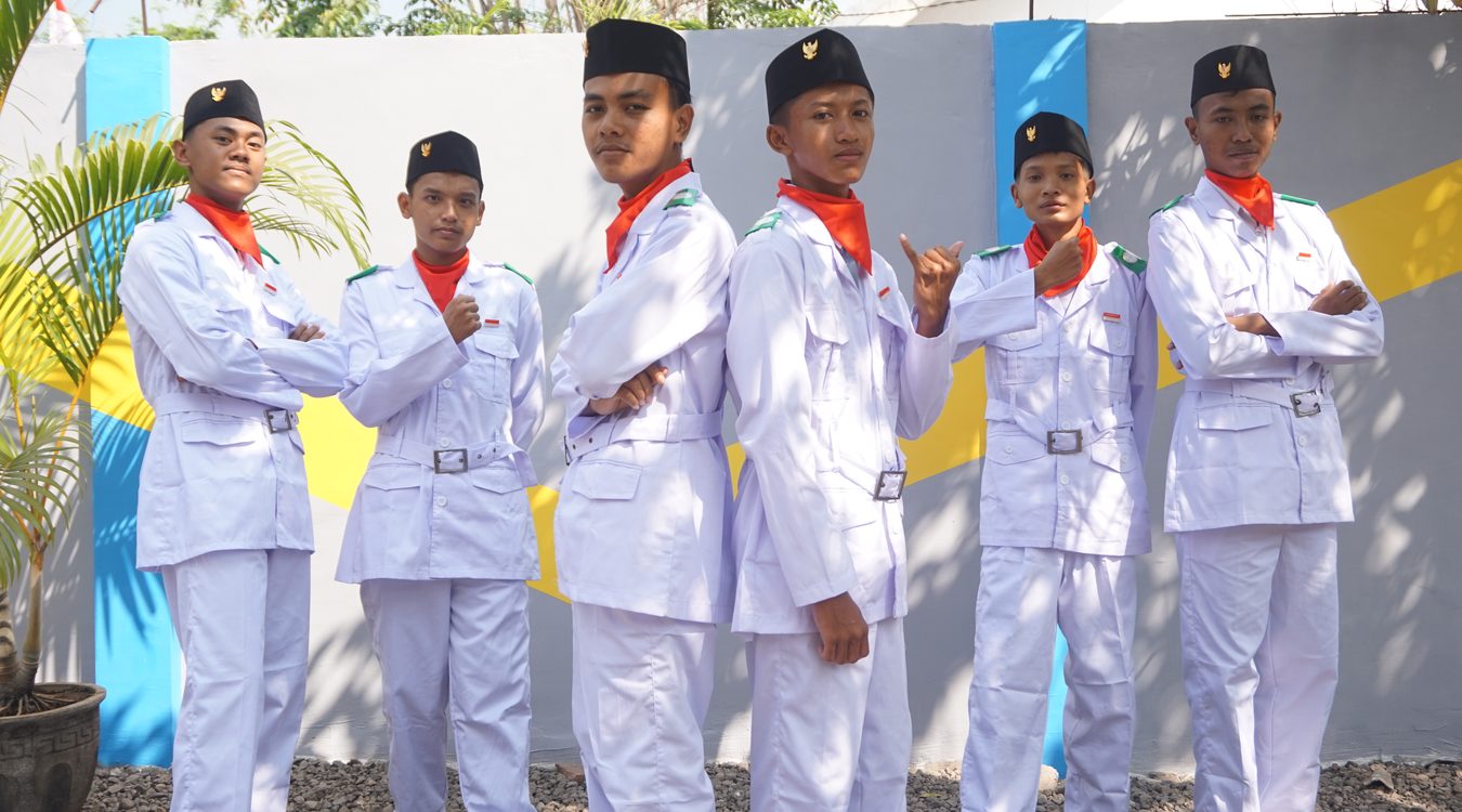 Anggota Paskibra putra SMK Bina Taruna